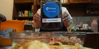 Makanan seimbang merupakan makanan yang harus dimakan untuk memastikan tubuh badan seseorang berfungsi dengan normal. Principal Donasikan Paket Makanan Untuk Tenaga Medis Neracabisnis Com