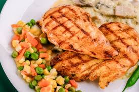 Mending masak sendiri aja, gak perlu beli, resep steak ayam ini juga bisa dibilang menu makanan di restauran, sekarang saya akan. 5 Tips Membuat Steak Ayam Seenak Restoran Dagingnya Juicy Dan Lembut Halaman All Kompas Com