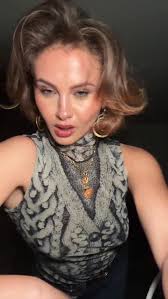 If I came up to you at a bar and flirted like this would you: