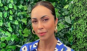 Onde estão as mulheres à antiga?". Débora Monteiro passa-se com empregada e  mostra a sua cama