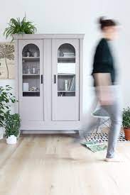 Nach den vorbereitungen kann die arbeit losgehen. Mobel Streichen Vitrinenschrank Im Neuen Look Dekotopia