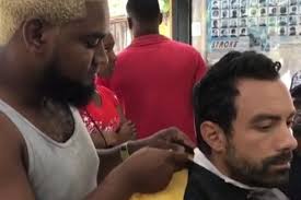 Υπαρχει η πιθανοτητα με μπομπα κουρεμα να εισαι χειροτερος απο πριν και να μετανιωσεις πικρα για την επιλογη σου. O Sakhs Tanimanidhs Phge Gia Koyrema Se Mparmperh Ths Karaibikhs Video Patras Events