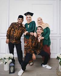 Check spelling or type a new query. Ootd Hijab Inspirasi Kebaya Wisuda Keluarga Buat Facebook