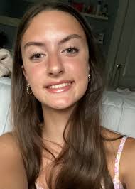 Ella Carroll's Instagram, Twitter & Facebook