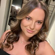 Sara Proud's Instagram, Twitter & Facebook