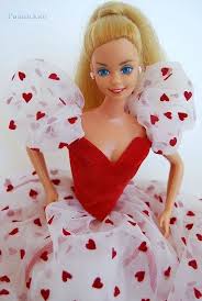 Usa tu ratón como una lupa y busca las respuestas a través de hermosos dibujos. Barbie 1983 Juguetes De Los 1980s Cosas De Barbie Juguetes Retro