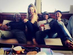 Russell's sister kate hudson shared the couple's baby news on instagram sunday. Ahoy Kate Hudson And Fam Hit The High Seas For Suzy Byrne