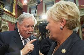 Non qu'il ait le désir gastronomique de goûter son voisin mais ces opinions qui courent les rues et les media du temps, il « les faut juger par la voie de la raison, non par la voix commune. La Voie De La Raison La Presse