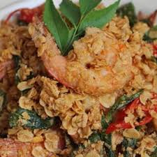 Udang yang telah dibersihkan dimasukkan garam secukuprasa serta sedikit serbuk lada hitam, telur dan tepung jagung.gaulkan sehingga sebati. Resepi Udang Goreng Nestum Yang Meletopsss