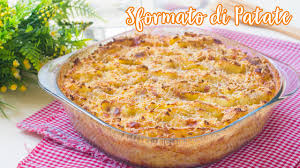 Un pasticcio questo preparato da me, arricchito dalla salsiccia e scamorza, che rende questo piatto per la ricetta del pasticcio con zucca e patate ho utilizzato la besciamella trevalli che mi viene in. Sformato Di Patate Con Prosciutto E Formaggio Ricetta Facile Gateau Di Patate 55winston55 Youtube