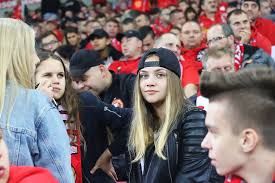 Stopniowe zdejmowanie obostrzeń związanych z epidemią koronawirusa umożliwiło powrócić do ligowej. Kibice Na Meczu Widzew Lodz Skra Czestochowa Zdjecia Dzienniklodzki Pl