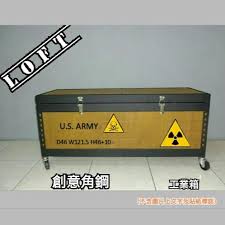 創意角鋼工業風 消光黑 造型創意工業箱復古與現代結合全金屬大扣環及大型金屬手把搭配合板 柚木色 給你不一樣的質感底部可加活動煞車輪方便移動內部加大空間可放置貴重儀器 可自行貼隔音泡棉 是儲藏收納的好幫手也是另類的擺設品制式化規格可任意搭配你需要的尺寸歡迎上線