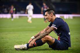 Di maría casi se fractura en este tremendo golpazo tras chocar con young. Di Maria Left Psg S Fixture Against Nantes Due To A Personal Concern Psg Talk