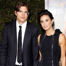 Beide lebten mit moores und bruce willis' gemeinsamen töchtern rumer, scout larue und tallulah belle in hailey in idaho. Ashton Kutcher Reveals Where His Relationship Stands With Demi Moore E Online