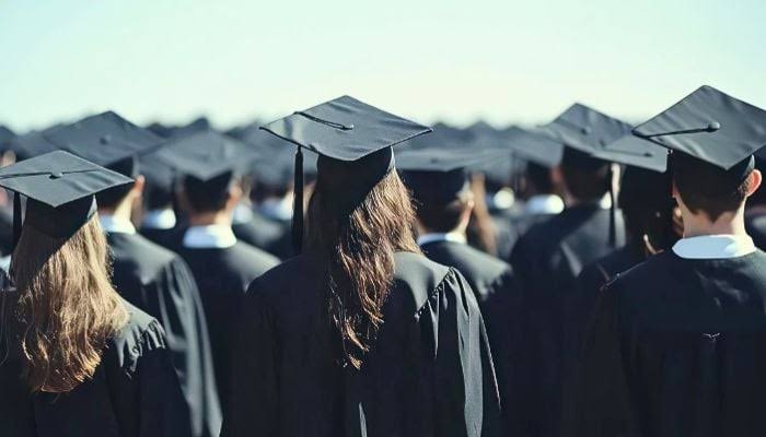 UK graduate job vacancies plunge to lowest in a decade amid AI shift