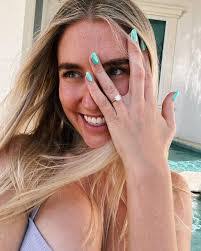 Chloe Booth's Instagram, Twitter & Facebook