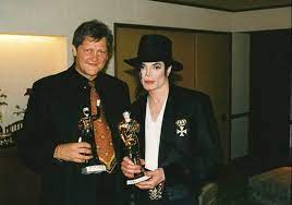 Einloggen und zur kasse gehen. Andenken An Den King Of Pop Porzellan Figur Von Michael Jackson