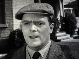 This looks like the same pigeon man from geralds story in hey arnold 😂