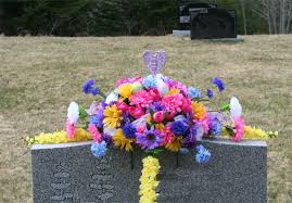 Which of the following book collections was written by klee's mother, alice? Plastic Flowers At Cemeteries Queens New Life In Canada