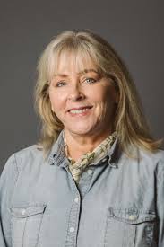 Can someone smooth my neck and armpit wrinkles and maybe define the bust a  bit