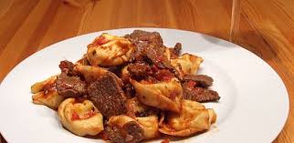 Eine tomatensauce aus frischen tomaten selber machen ist super einfach. Tortelloni Mit Rinderfilet In Tomatensauce All Arrabiata Lotta Kochende Leidenschaft