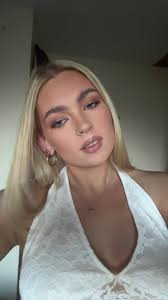 Andrea Elizabeth Devries