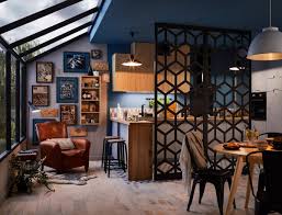 Lossature de la cloison lambourdes ou chevrons est en bois et on la recouvre de planches de bois ou de lambrison trouve egalement des panneaux de bois. Cloison Amovible Leroy Merlin 13 Modeles Tendance