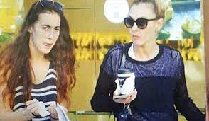 Οι δημόσιες ευχές στην κόρη της για τα γενέθλια της. H E3omologhsh Ths Tamta Gia Thn 22xronh Korh Ths Must