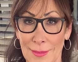 Lori Houser's Instagram, Twitter & Facebook