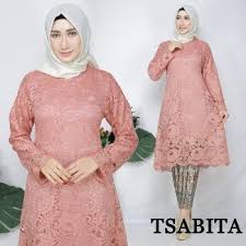 Model kebaya brokat lengan panjang untuk wanita muslim paling trendy selain kebaya pendek yang membuat pemakainya tampak imut dan feminin, ada model kebaya yang khusus bisa dikenakan oleh kalangan wanita berhijab. 55 Model Baju Kebaya Brokat Cantik Terbaru Muda Co Id