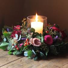 The Real Flower Company Antique Red Table Wreath Http Www Realflowers Co Uk Christmas Collec Christmas Flowers Xmas Flowers Christmas Flower Arrangements