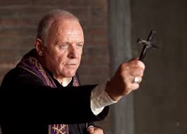 Como é feito o exorcismo? | Super