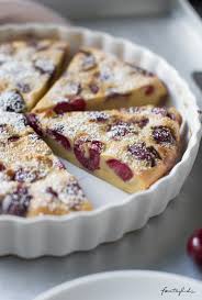 Die dauer hangt stark von der grosse der stucke und dem teig aus deinem apfelkuchen rezept ab. Clafoutis Aux Cerises Ein Einfacher Himmlischer Auflauf Kuchen Mit Kirschen Feiertaglich Das Schone Leben