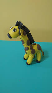 kak slepit iz plastilina zhirafa vmeste s rebenkom character minions