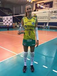 No início do ano, a jornalista fez uma brincadeira com os fãs sobre a idade dela, que nunca foi revelada. Elite Do Volei Disputada No Mercado Volei Nestle Fluminense Voleibol Feminino E Hinode Barueri Estao Atras Da Levantadora Macris Carneiro Que Ha Anos Vem Ganhando O Titulo De Melhor Da Posicao Na