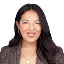 Jennifer Quinones's Instagram, Twitter & Facebook