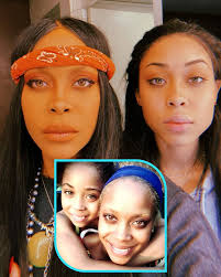 Erykah Badu & her daughter Puma are twins for real! So beautiful! 😍🩷🩷