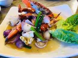 Locals claim that this place, where chefs toss their woks in front of guests, serves up the best seafood on langkawi island. Happy Happy Cenang Seafood Restaurant Langkawi Restaurant Bewertungen Telefonnummer Fotos Tripadvisor