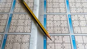 Los 21 juegos de mesa para niños de 3 a 8 años en 2020 ✅ que tienes que regalar a un niño para que se diviertan jugando y le ayuden en su desarrollo. Tira Jugando Ajedrez Arbitro Sudoku Y Otros Juegos Matematicos Secreto Mas Grande Portero