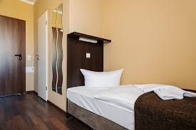 Changing your bedroom interior design should only be done to suit an occasion or festivity as constant major. Apple City Hotel Rooms Standard Single Room