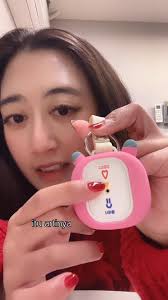 Di Korea Selatan, ada gantungan kunci unik dengan bell alarm yang sering  dipakai buat keamanan, terutama oleh cewek-cewek. Fungsinya? Kalau ada  situasi darurat, tinggal tarik atau tekan, dan bel ini ...