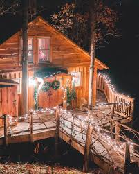 Somewhere Deep In The Woods Of Ohio Lies This Real Life Fairytale Sometimes The Most Unexpected Places Yield The Greatest T Haus Cabin In The Woods Ferienhaus