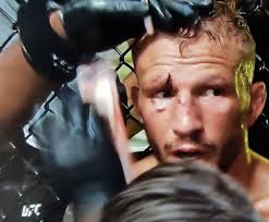 He injured his knee in the first round. Phag Klqrrswm