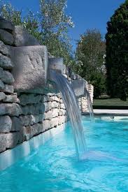 Dix Ans De Travaux Pour Une Jolie Renovation En 2020 Piscine Et Jardin Water Feature Piscine Bassin