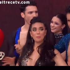 She has released songs such as amiga mía and no me llames mas. Angela Leiva Se Pica Gif Angela Leiva Se Pica Picante Discover Share Gifs
