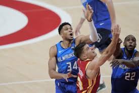 Στη συνέχεια, όμως, οι μπακς έπαιξαν πιο σκληρή άμυνα. Xoks Mpaks 102 113 Mintleton Kai Antetokoynmpo Ka8arisan Th Mpoygada Sthn Atlanta Gia To 2 1 Stoys Telikoys Ths Anatolhs Sportlive Gr