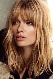 Coiffure Frange Tres Longue Et Effilee Coupes De Cheveux Avec Frange Cheveux Ondules Frange Frange Cheveux