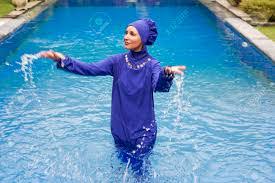 A Rennes Le Port Du Burkini Dans Les Piscines Municipales Fait Polemique Sud Radio