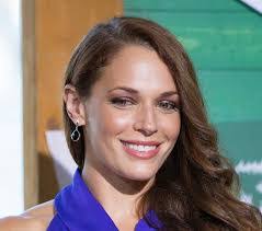 Amanda Righetti's Instagram, Twitter & Facebook