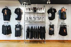 Belt & tie racks, eyewear displays, hat stand, purse & scarf stands, shoe department supplies, shoe racks & risers. 39 Diy Retail Display Ideas From Clothing Racks To Signage Simplified Building
